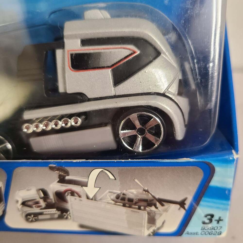 Hot Wheels Truckin Transporters Global Surveillance 2004 - Picture 4 of 13